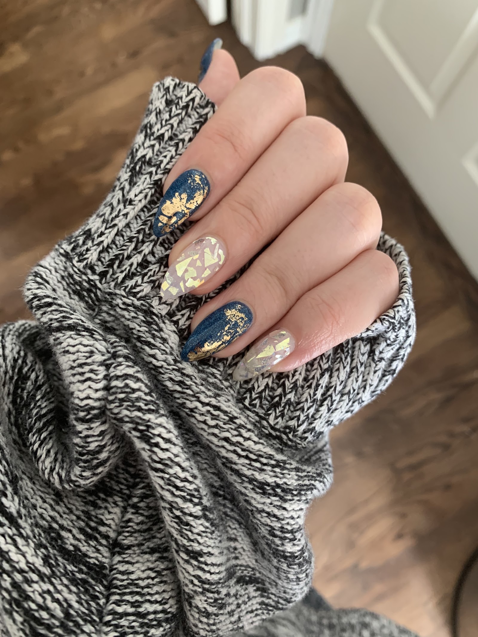 The Dainty Nail Room logo