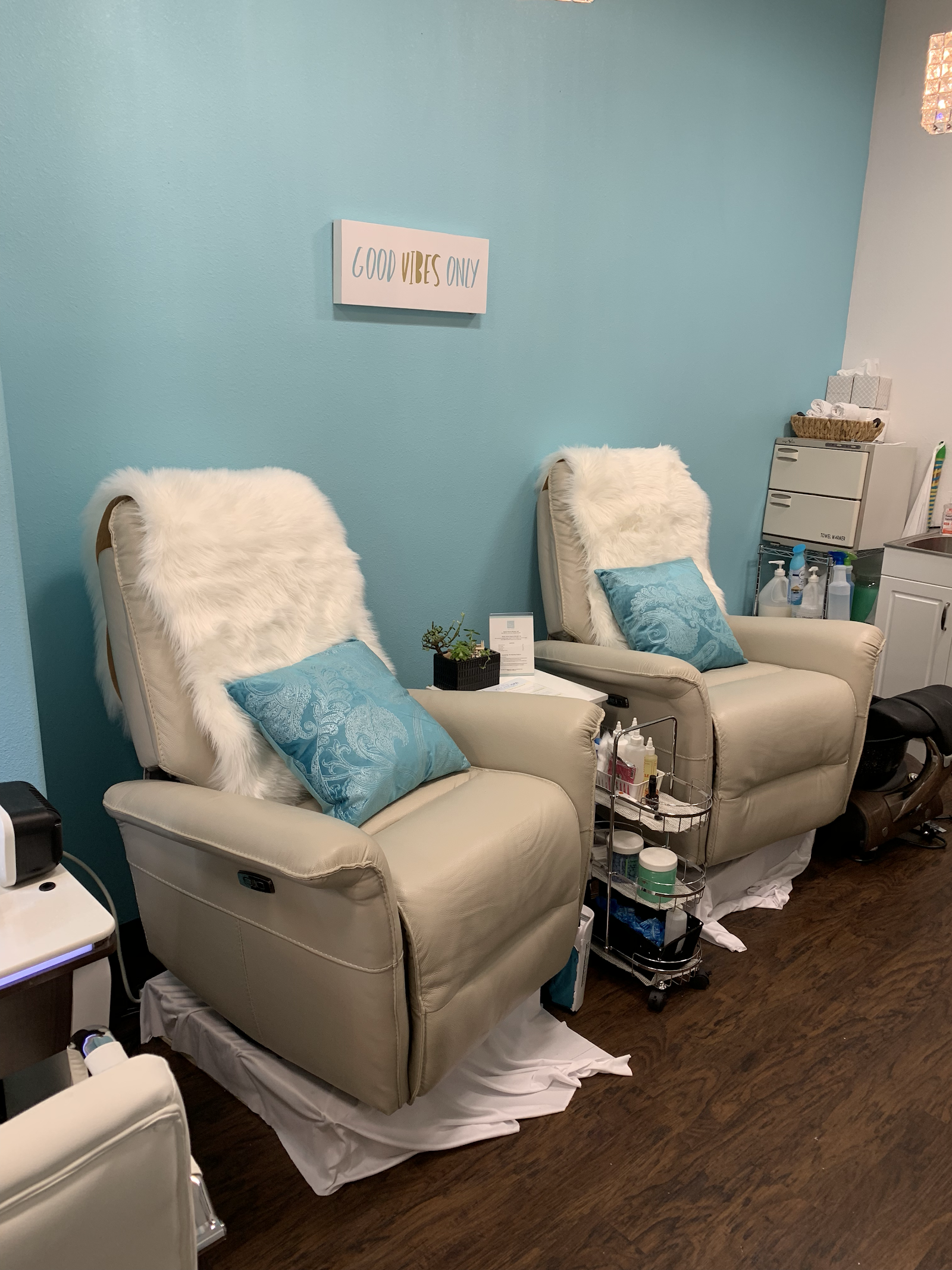The Dainty Nail Room nail photo 1